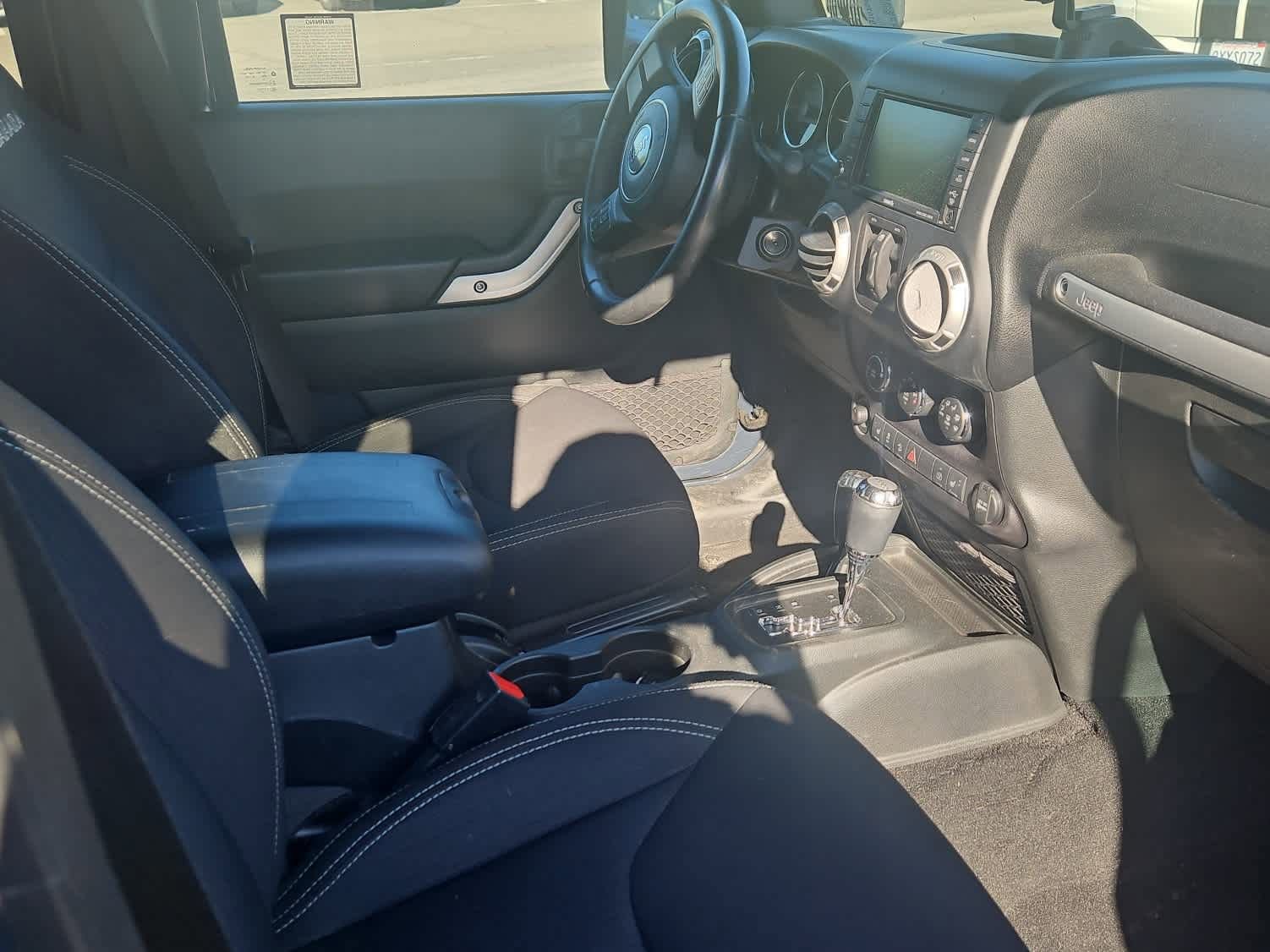 Used 2018 Jeep Wrangler Unlimited Sahara w/ Connectivity Group image 13