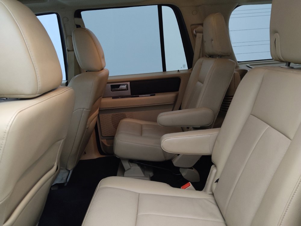 Used 2017 Ford Expedition XLT w/ Equipment Group 202A RWD image 18