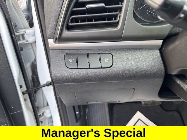 Used 2019 Hyundai Elantra SE w/ Cargo Package image 19