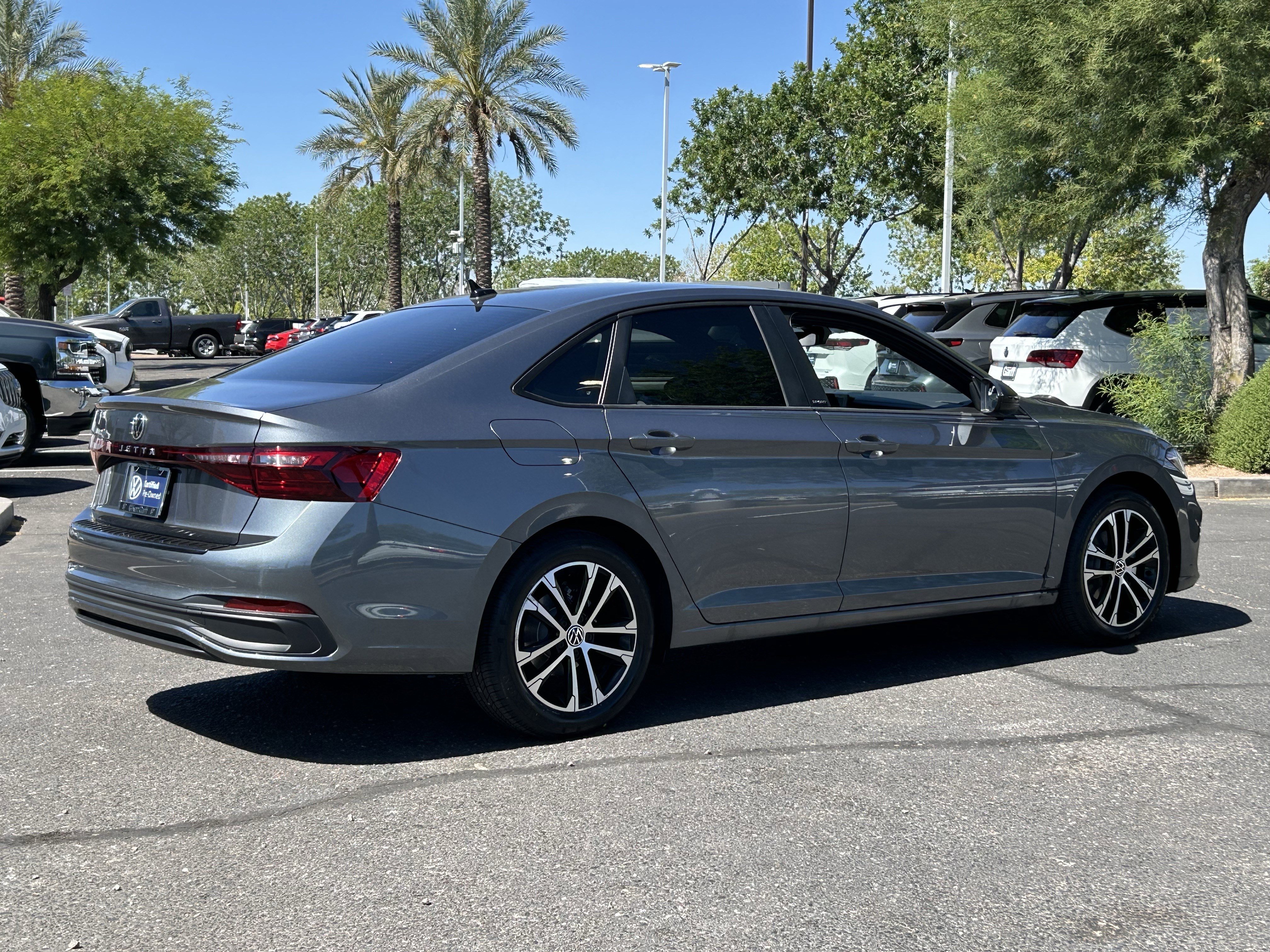 Used 2025 Volkswagen Jetta Sport image 5