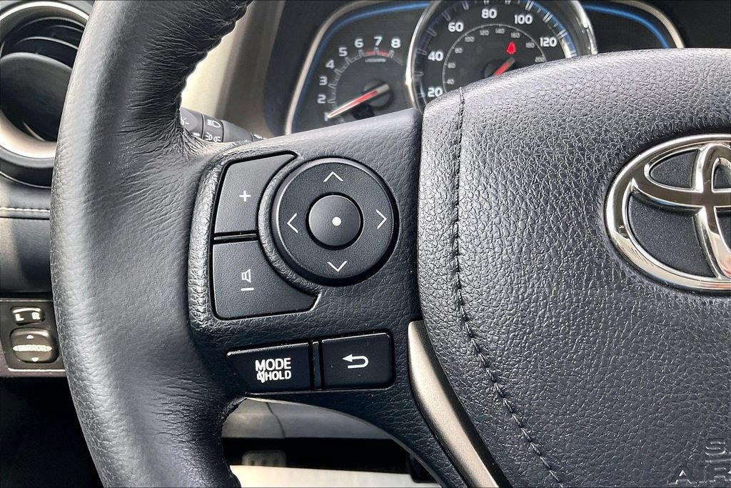 Used 2015 Toyota RAV4 Limited AWD/4WD image 18