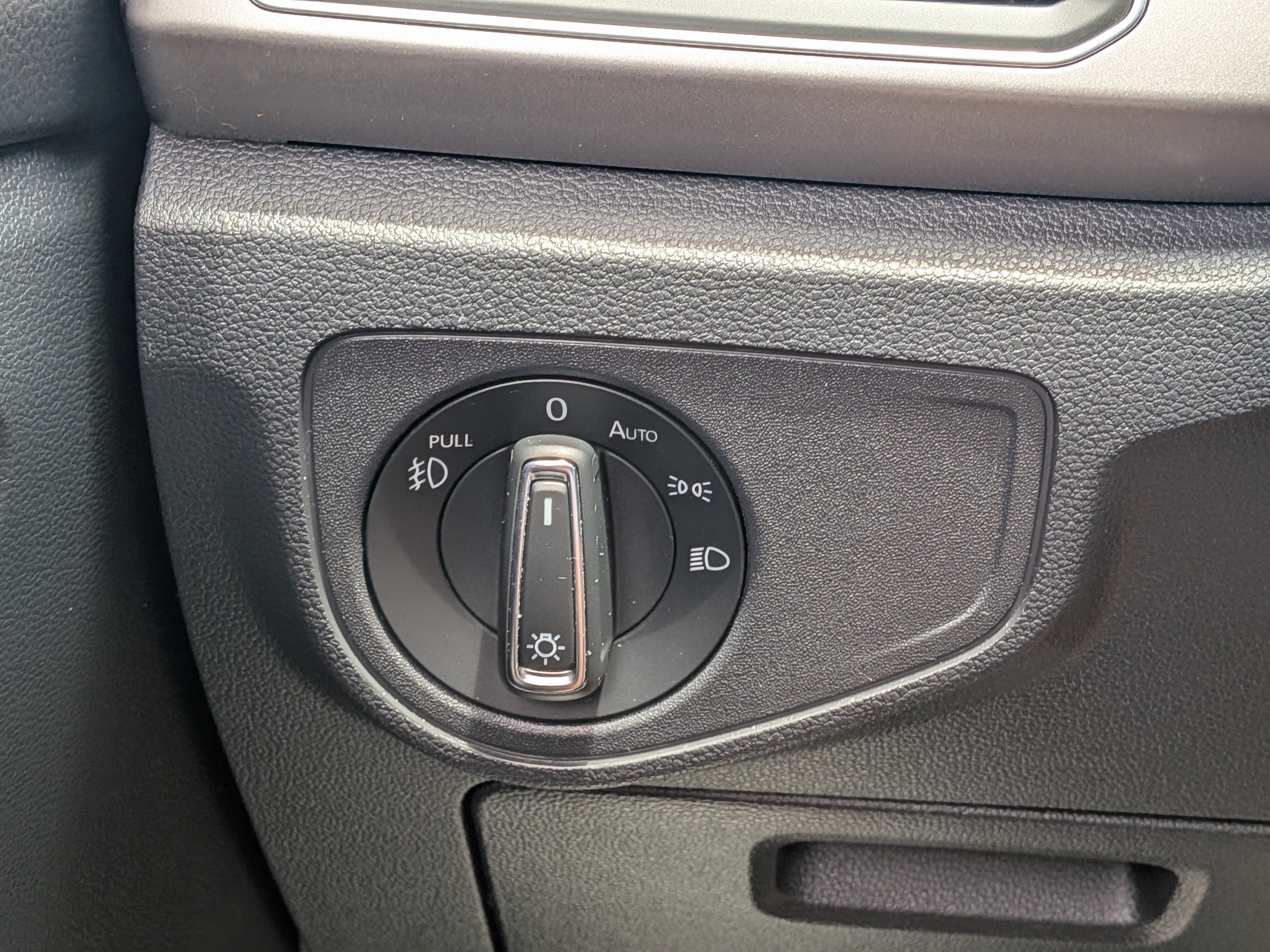 Used 2019 Volkswagen Atlas SE w/ Panoramic Sunroof Package FWD image 24