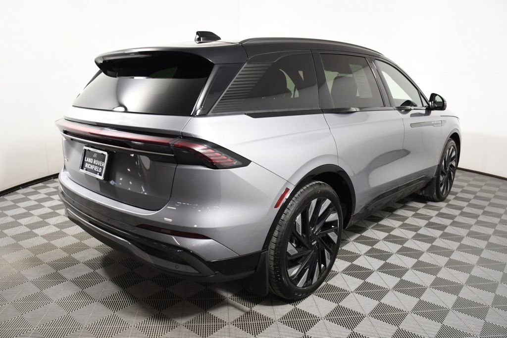 Used 2025 Lincoln Nautilus Reserve image 6