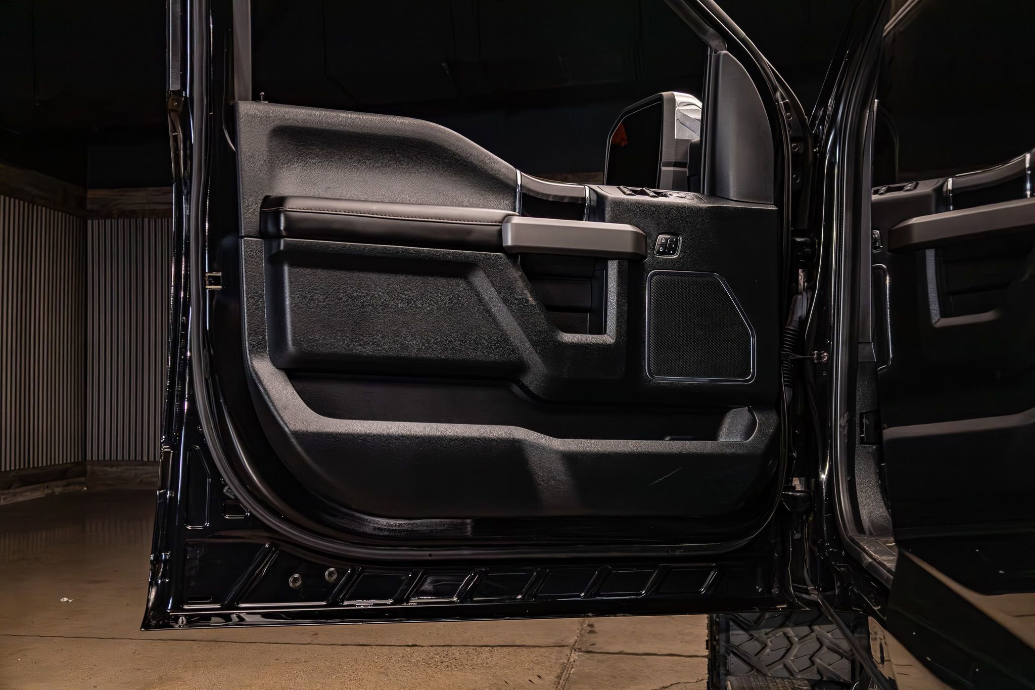 Used 2019 Ford F150 Platinum w/ Equipment Group 701A Luxury AWD/4WD image 33