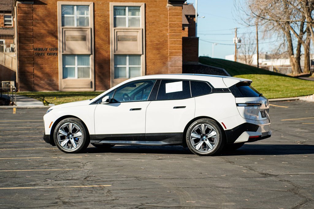 Used 2023 BMW iX xDrive50 w/ Ultimate Package 2 image 7