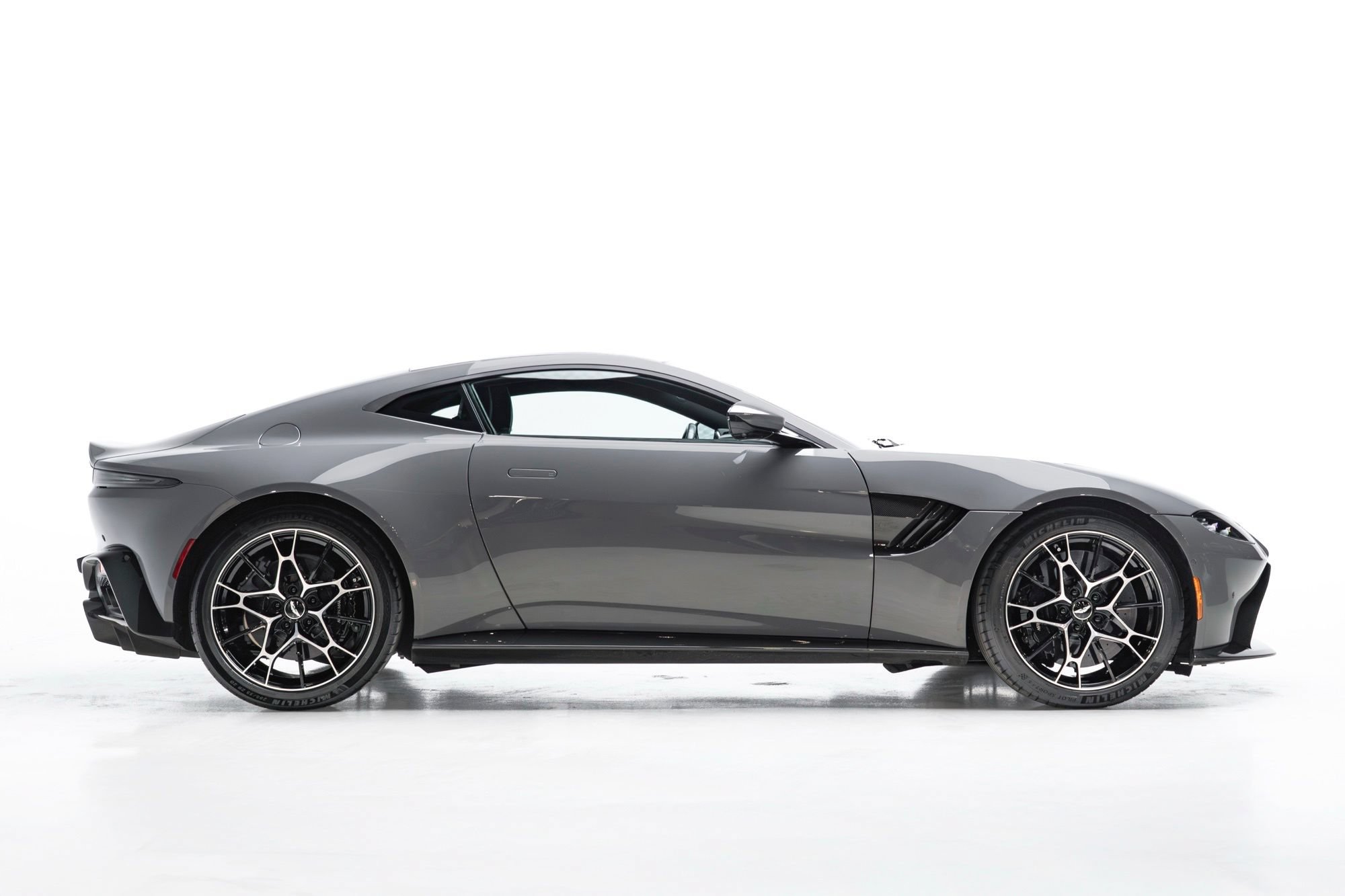 Used 2020 Aston Martin V8 Vantage AMR RWD image 7