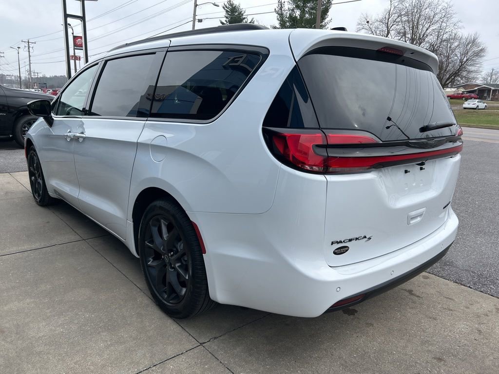 New 2026 Chrysler Pacifica Limited w/ S Appearance Package image 6