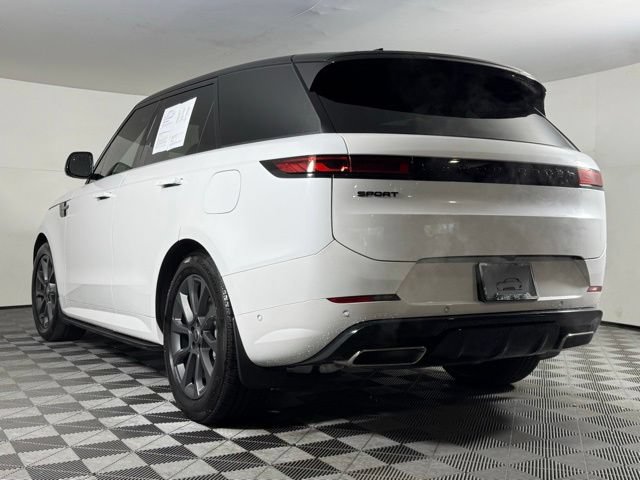 Used 2025 Land Rover Range Rover Sport Dynamic SE AWD/4WD image 4