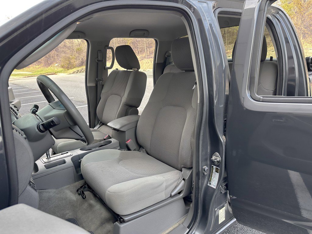 Used 2011 Nissan Frontier SV w/ SV Premium Utility Pkg AWD/4WD image 16