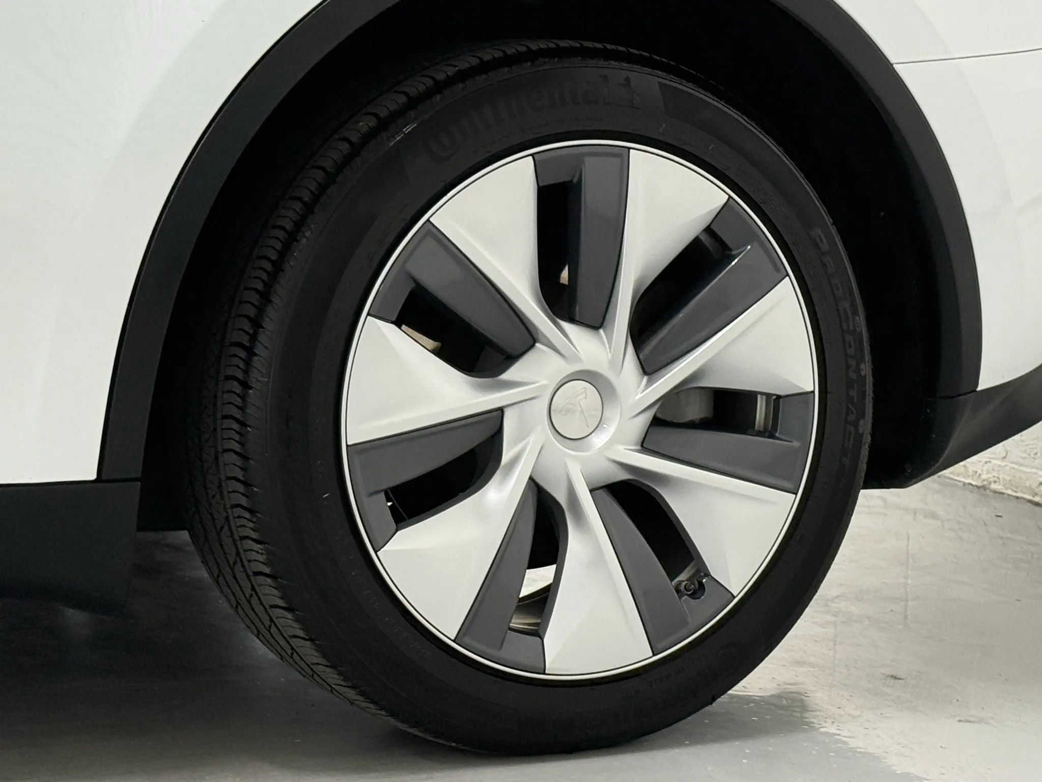 Used 2023 Tesla Model Y Long Range image 36