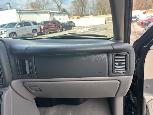 Used 2005 Chevrolet Avalanche Z71 w/ Sun And Sound Package image 35