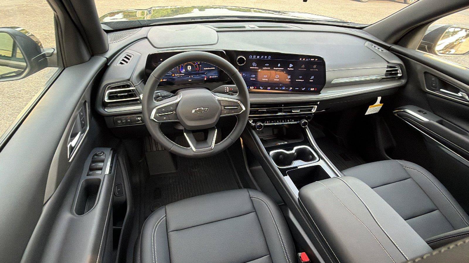 New 2027 Chevrolet Traverse LT w/ Midnight/Sport Edition FWD image 25