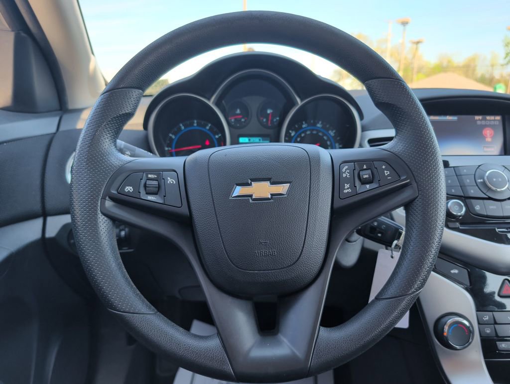 Used 2015 Chevrolet Cruze LT image 11