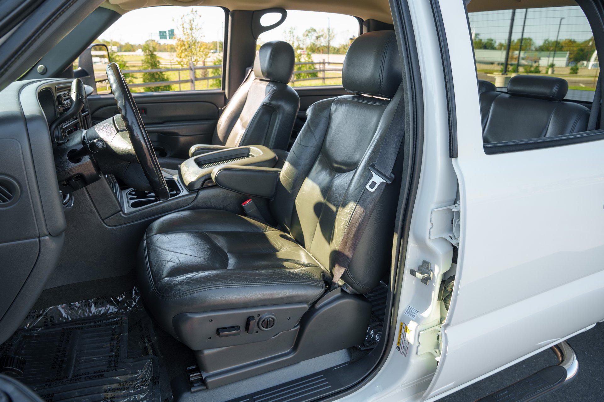 Used 2007 Chevrolet Silverado 2500 LT w/ Heavy-Duty Power Package AWD/4WD image 36