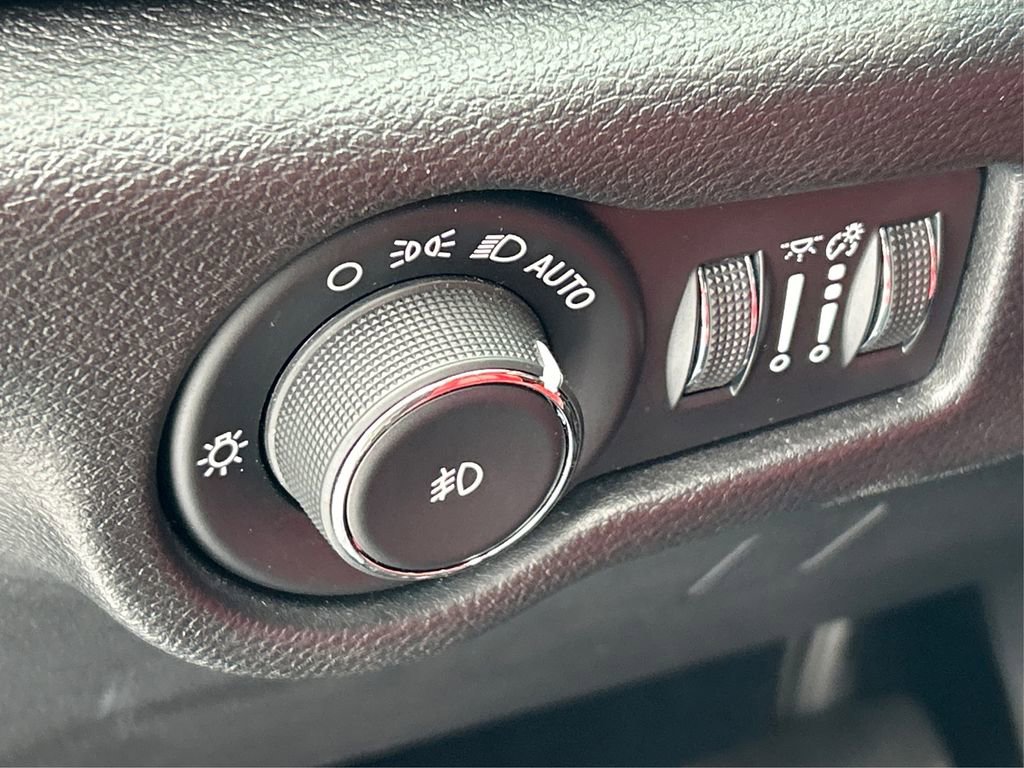 Used 2020 Chrysler Pacifica Limited w/ Quick Order Package 27H Red S image 42