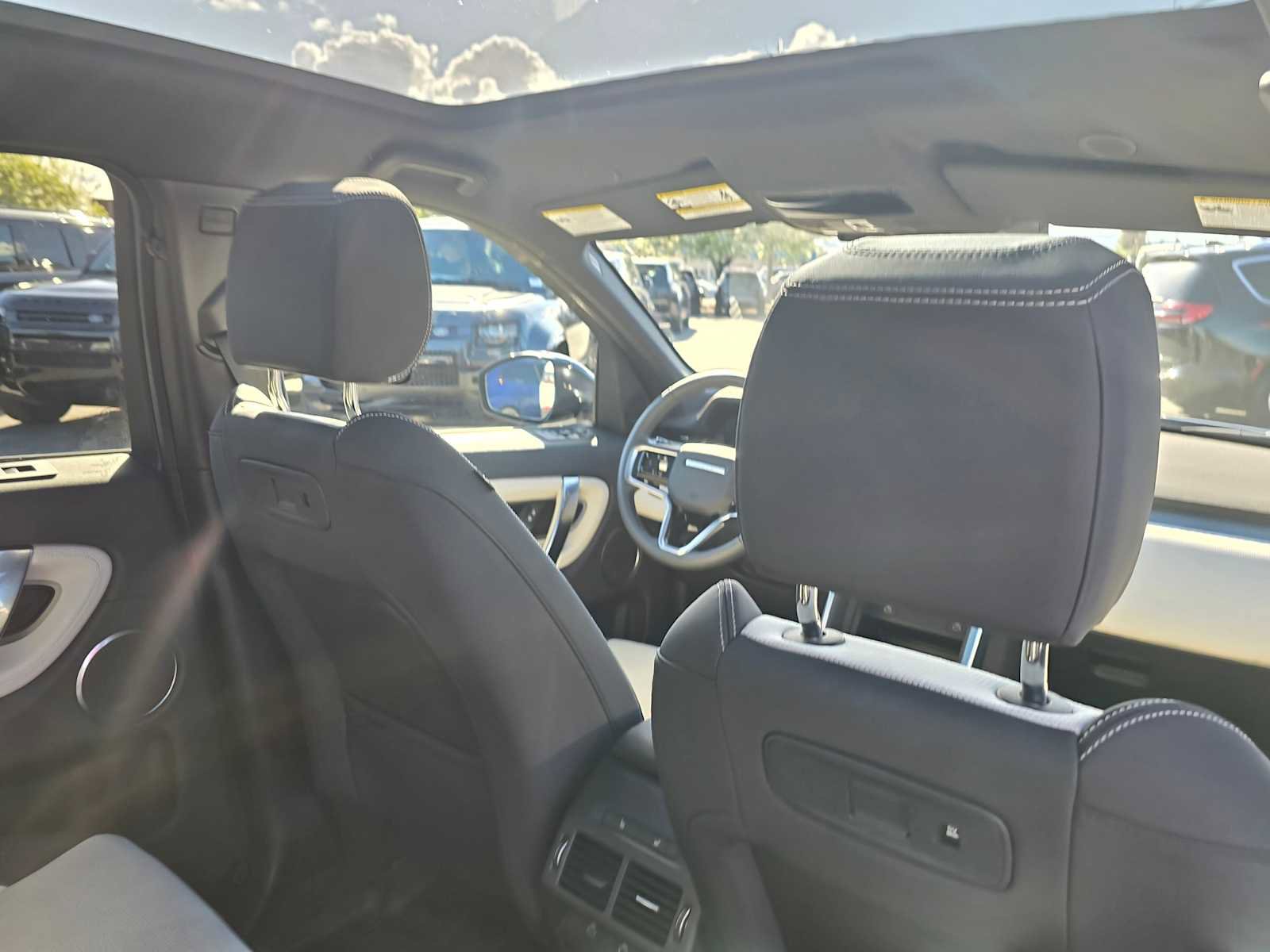 Used 2025 Land Rover Discovery Sport Dynamic SE image 15