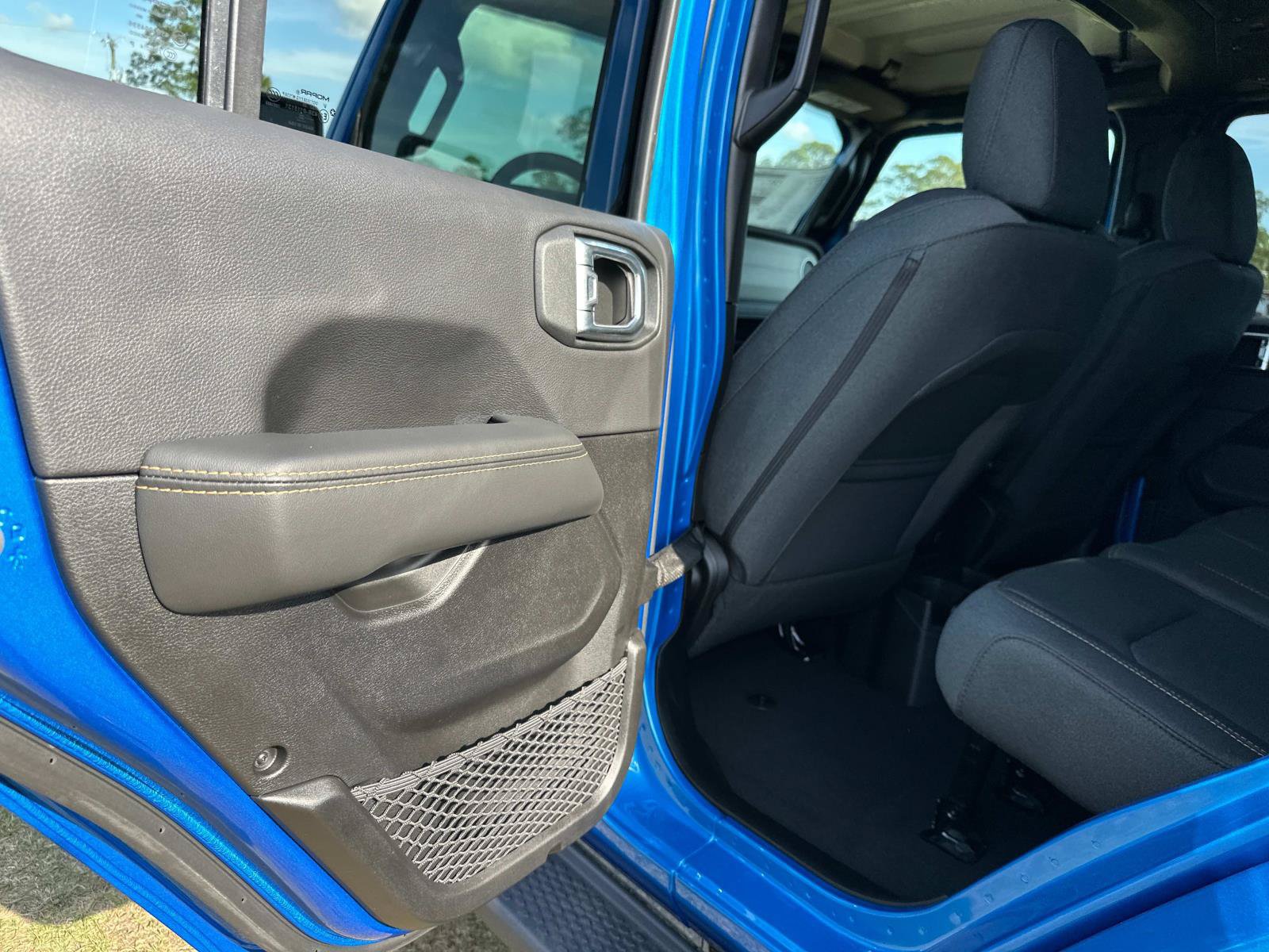 New 2025 Jeep Wrangler Unlimited Sahara AWD/4WD image 11