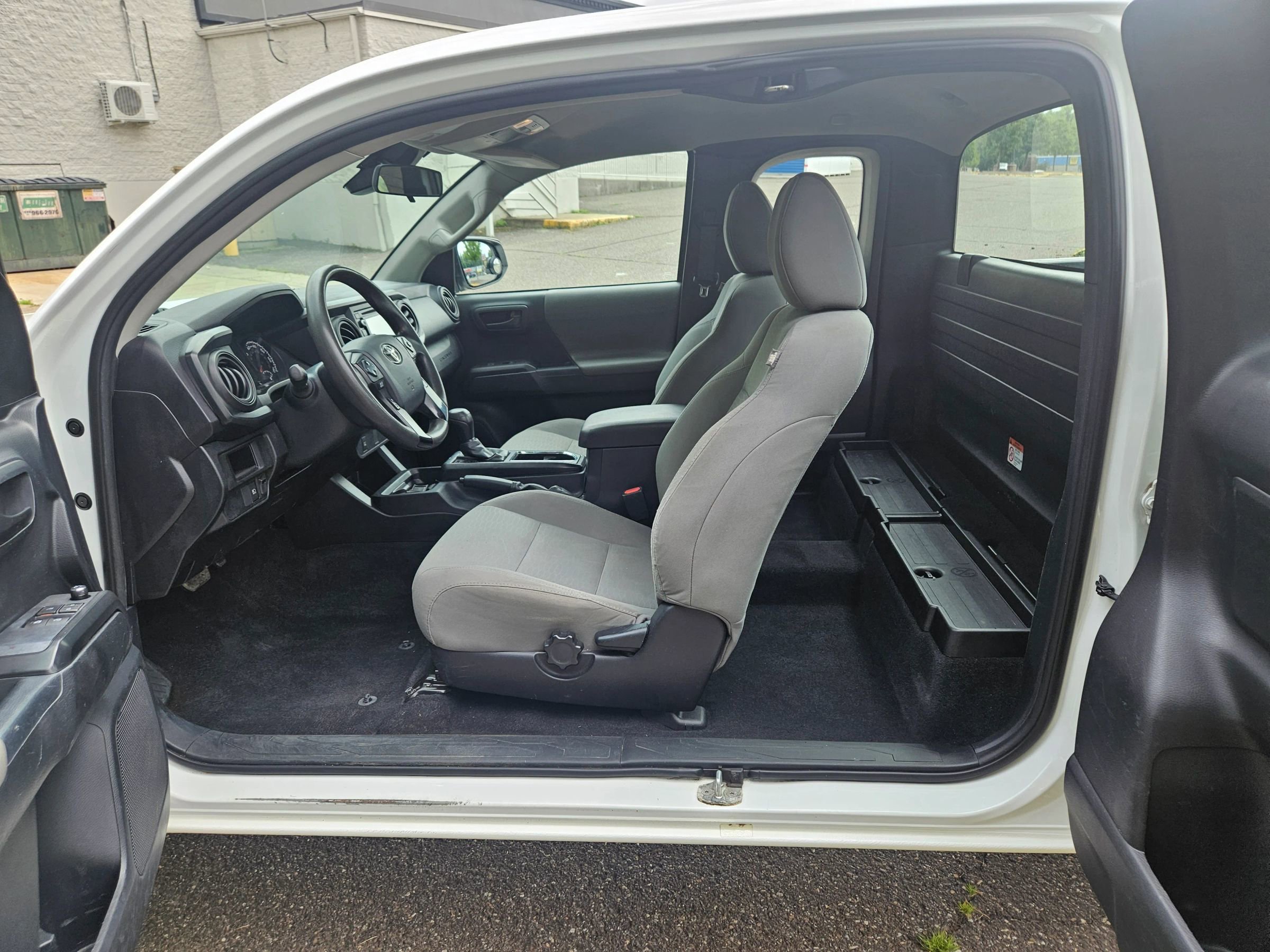 Used 2018 Toyota Tacoma SR image 8