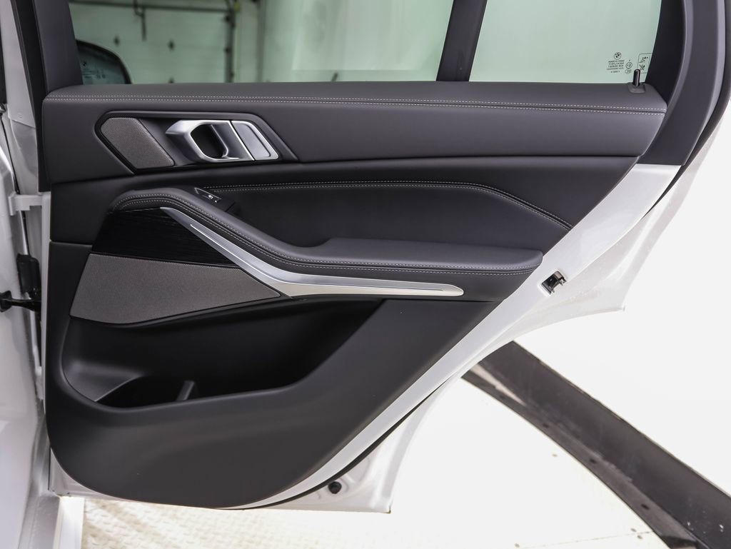 New 2026 BMW X5 xDrive50e w/ M Sport Package image 25