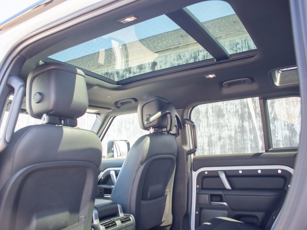 Used 2023 Land Rover Defender 110 X-Dynamic SE image 35