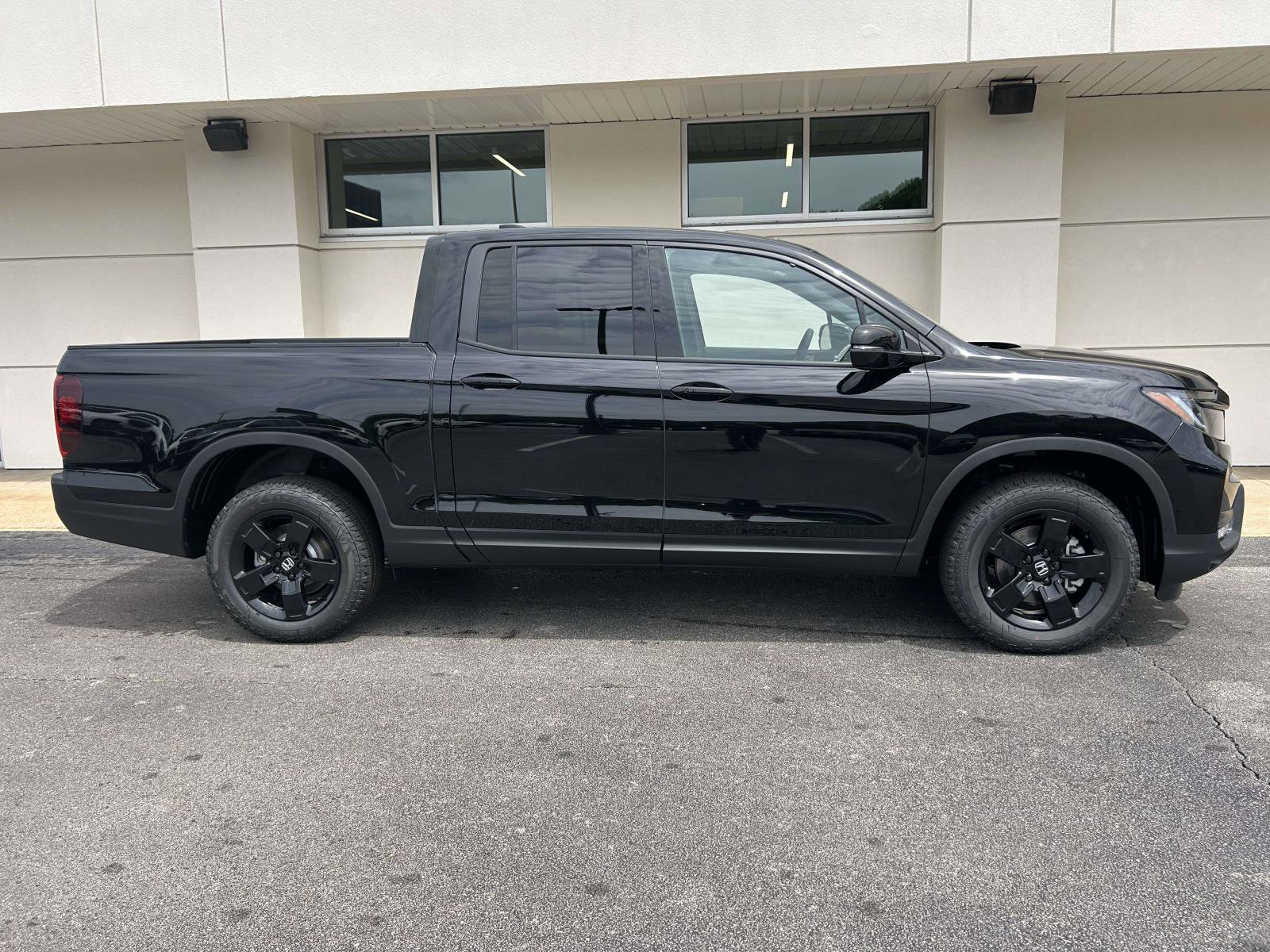 New 2026 Honda Ridgeline Black Edition image 2