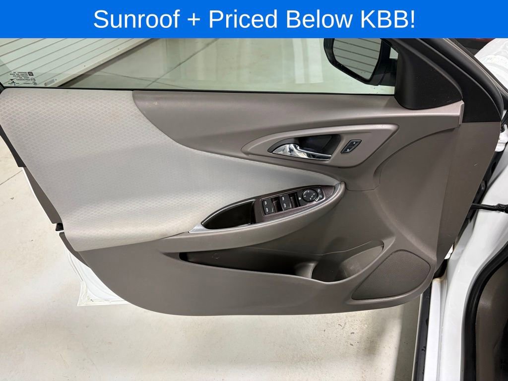 Used 2017 Chevrolet Malibu LT image 10