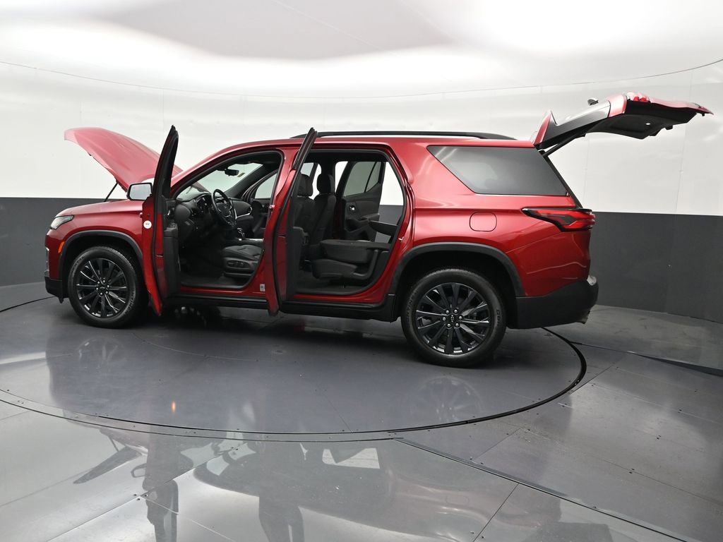 Used 2023 Chevrolet Traverse RS image 35