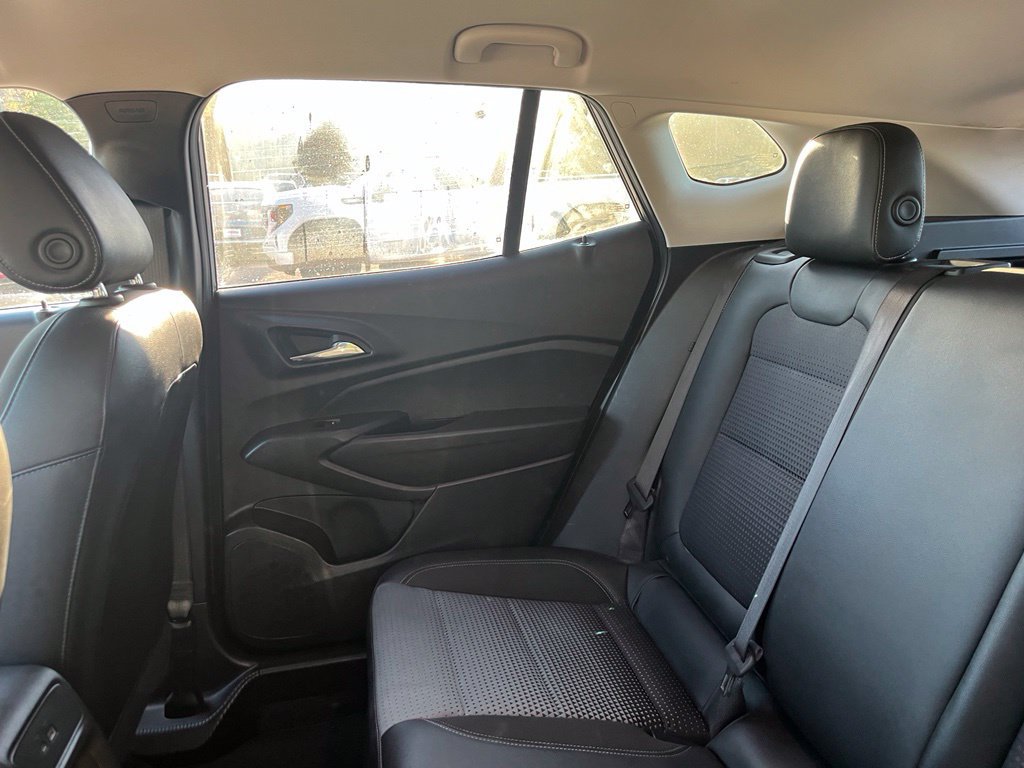 Used 2025 Chevrolet Trax LT w/ LT Convenience Package FWD image 17