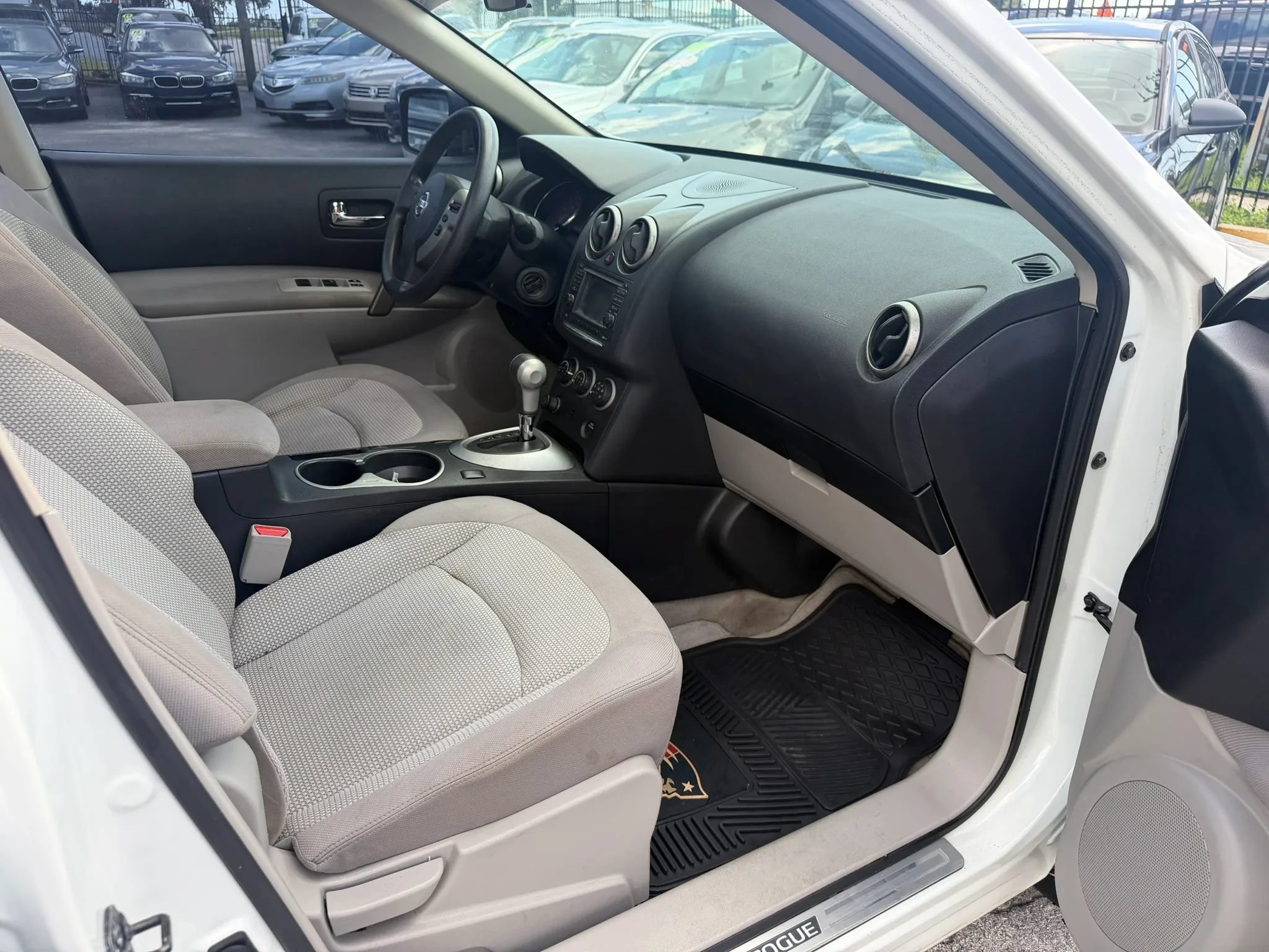 Used 2012 Nissan Rogue SV w/ Premium Pkg FWD image 10