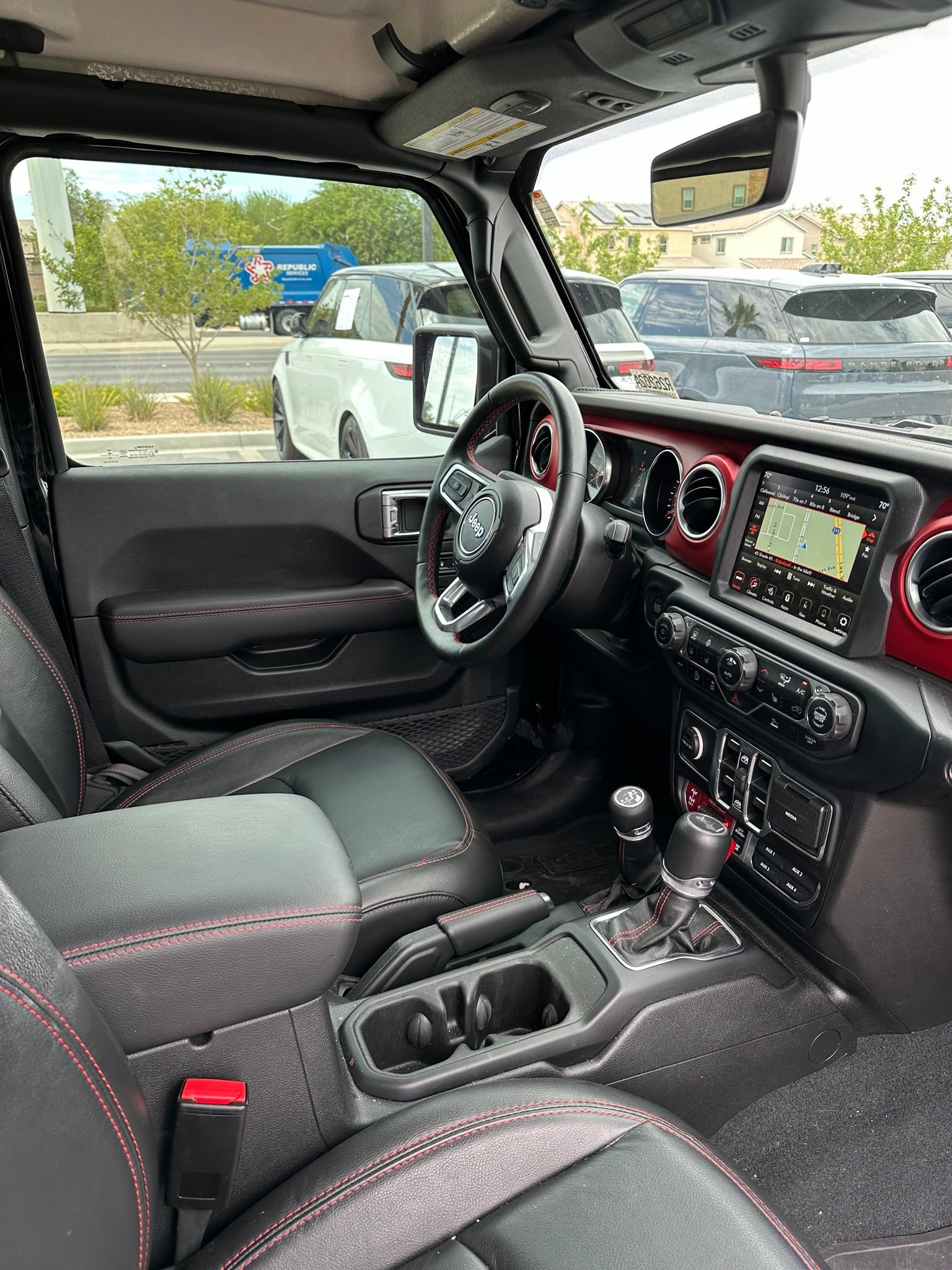 Used 2023 Jeep Wrangler Unlimited Rubicon w/ Cold Weather Group AWD/4WD image 4