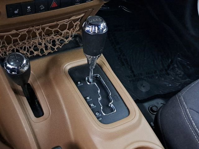 Used 2015 Jeep Wrangler Unlimited Sahara w/ Connectivity Group image 29