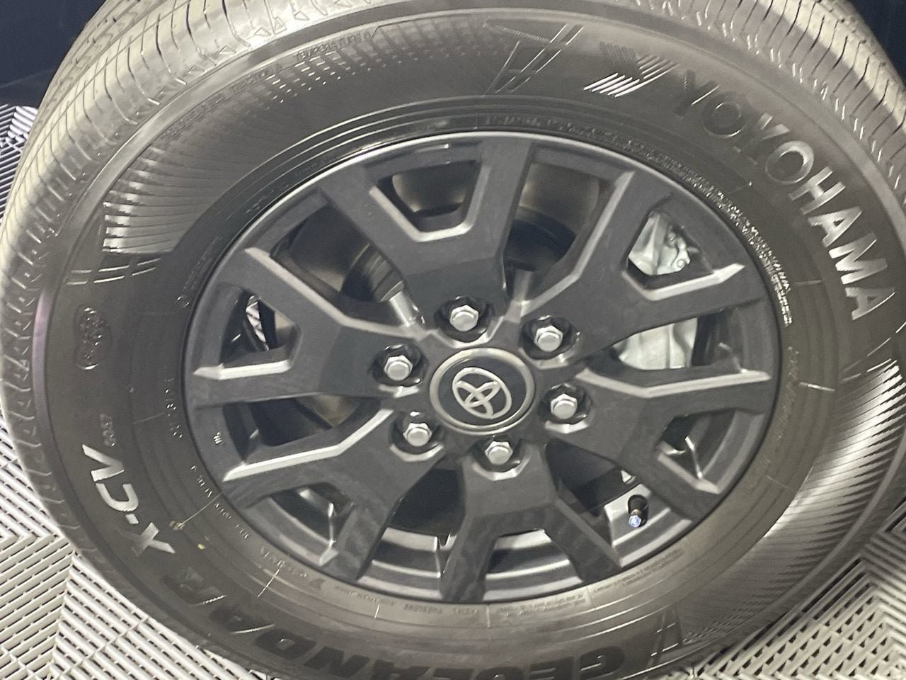New 2026 Toyota 4Runner SR5 AWD/4WD image 9