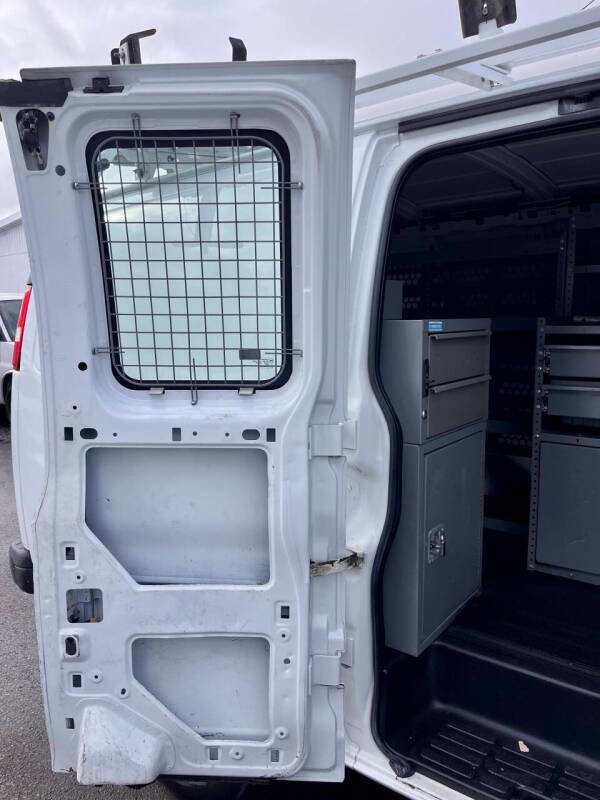 Used 2013 Chevrolet Express 2500 RWD image 20