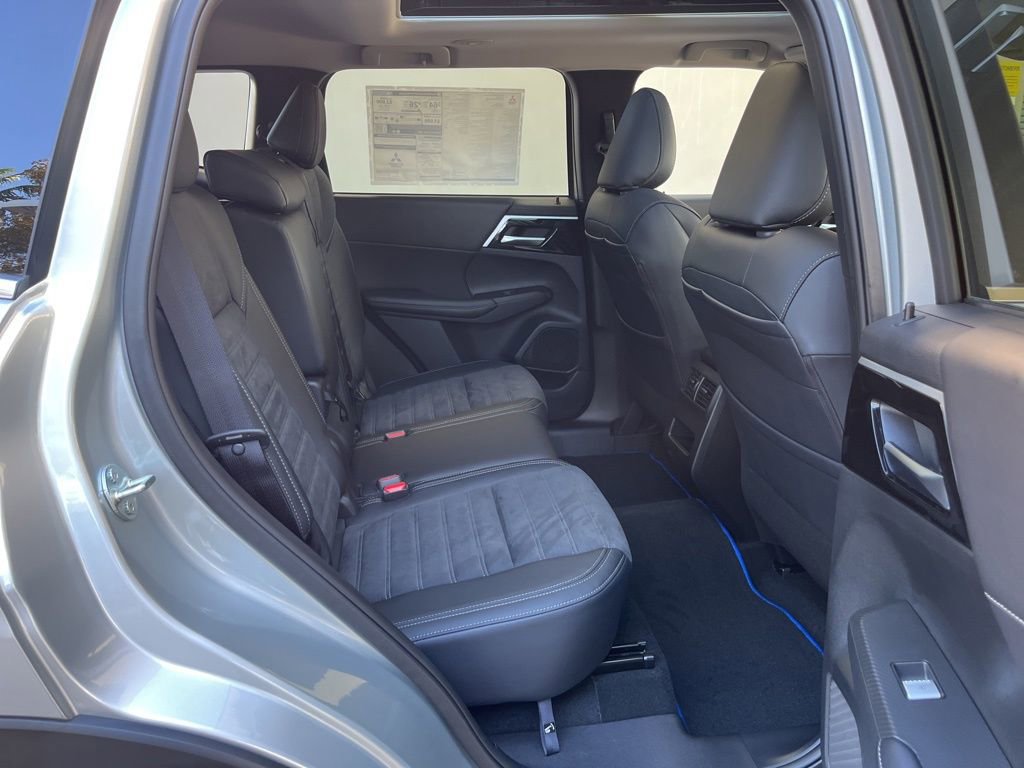 New 2025 Mitsubishi Outlander SE image 22