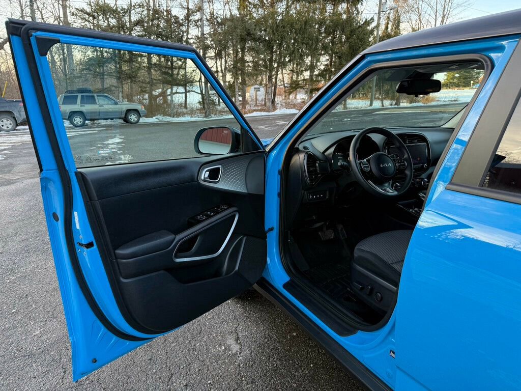 Used 2023 Kia Soul S image 13