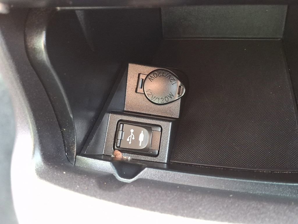 Used 2015 Toyota Camry LE image 23