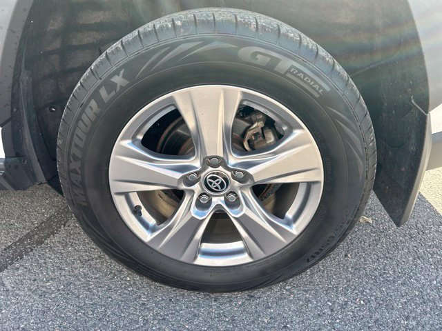Used 2022 Toyota RAV4 XLE w/ Convenience Package AWD/4WD image 19