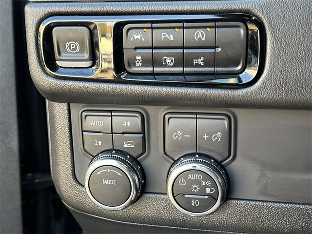 Used 2025 GMC Yukon Denali image 17