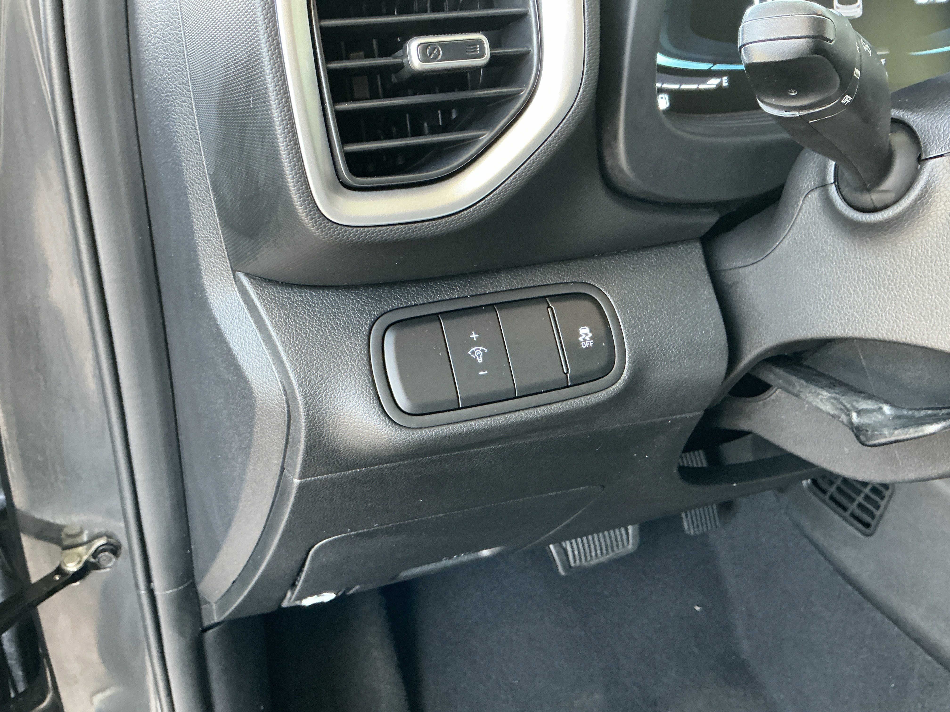 Used 2023 Hyundai Venue SEL image 26