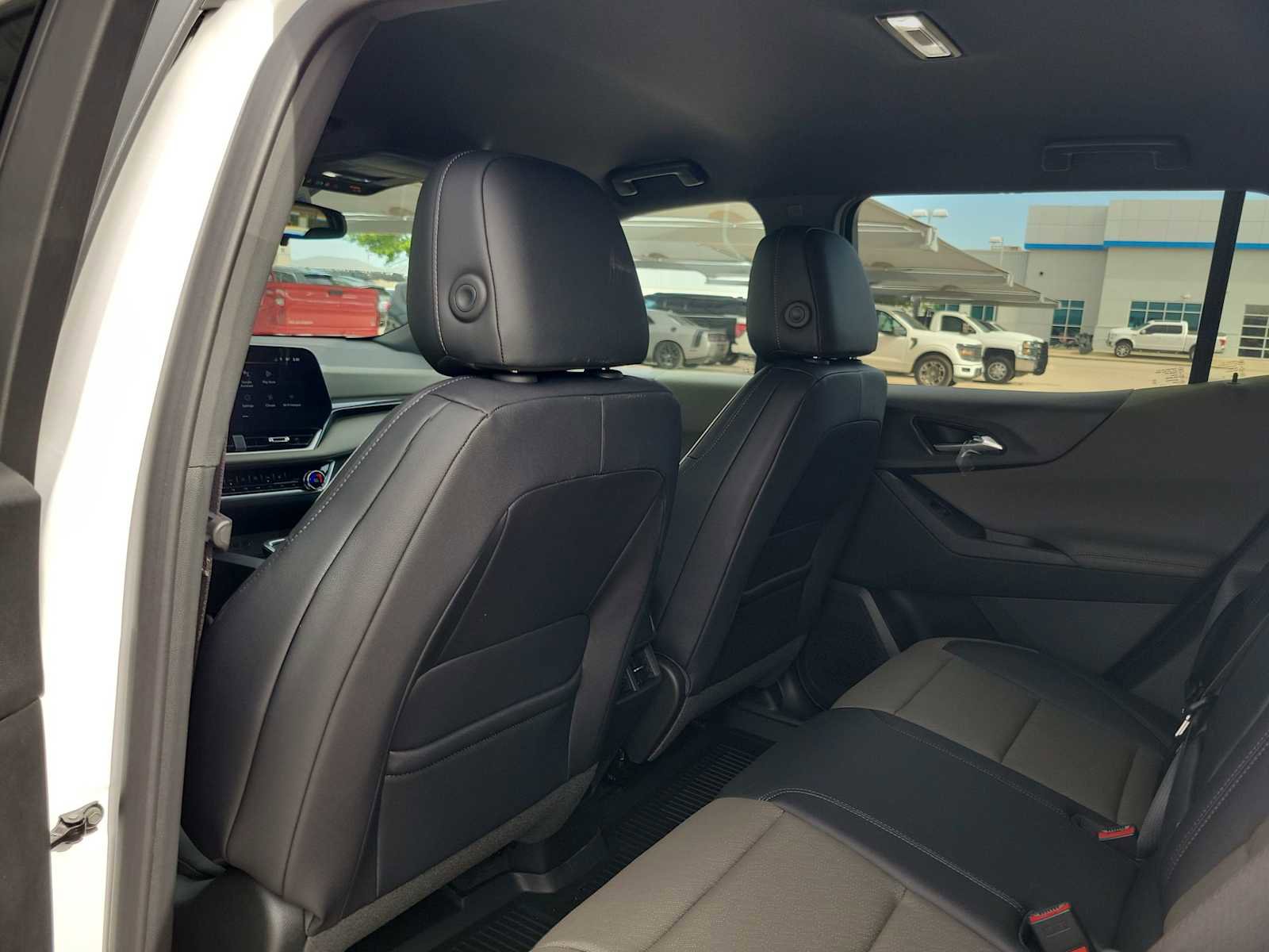 New 2026 Chevrolet Equinox LT w/ Convenience Package II FWD image 16