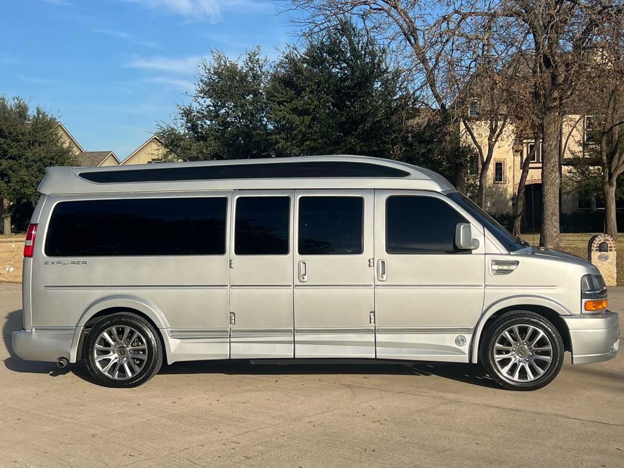 Used 2022 Chevrolet Express 2500 Extended w/ Enhanced Convenience Package image 11