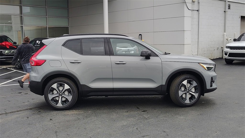 New 2026 Volvo XC40 B5 Plus w/ Climate Package image 2