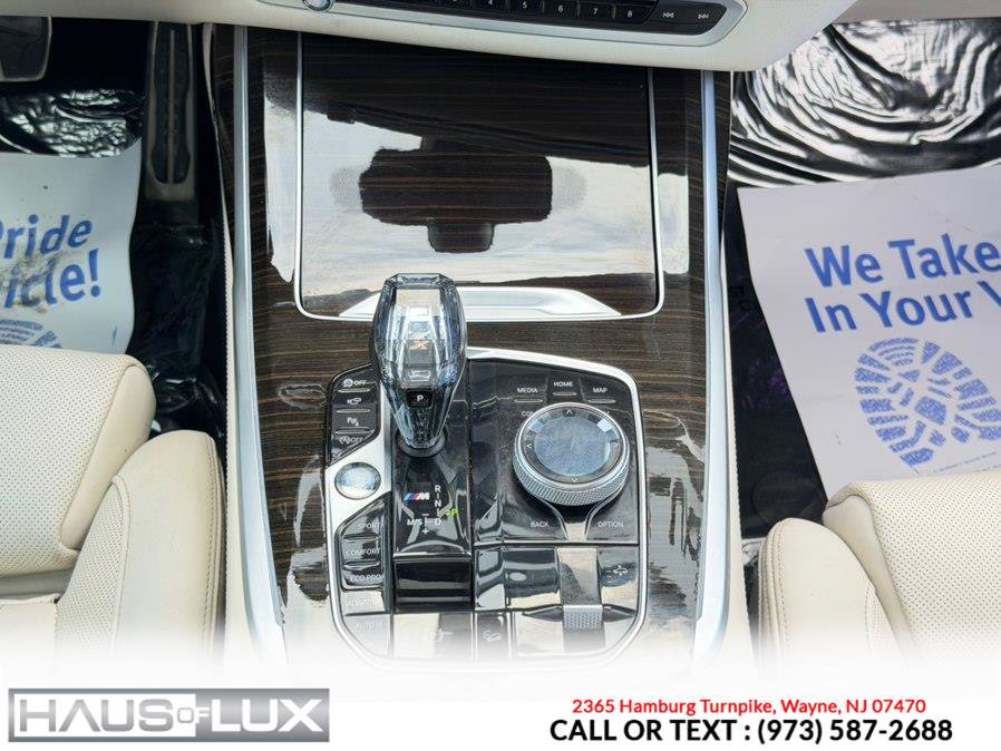 Used 2020 BMW X7 M50i w/ Dynamic Handling Package AWD/4WD image 34