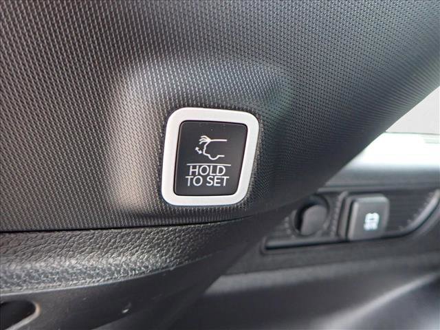 New 2025 Jeep Grand Cherokee Laredo w/ Luxury Tech Group I image 9