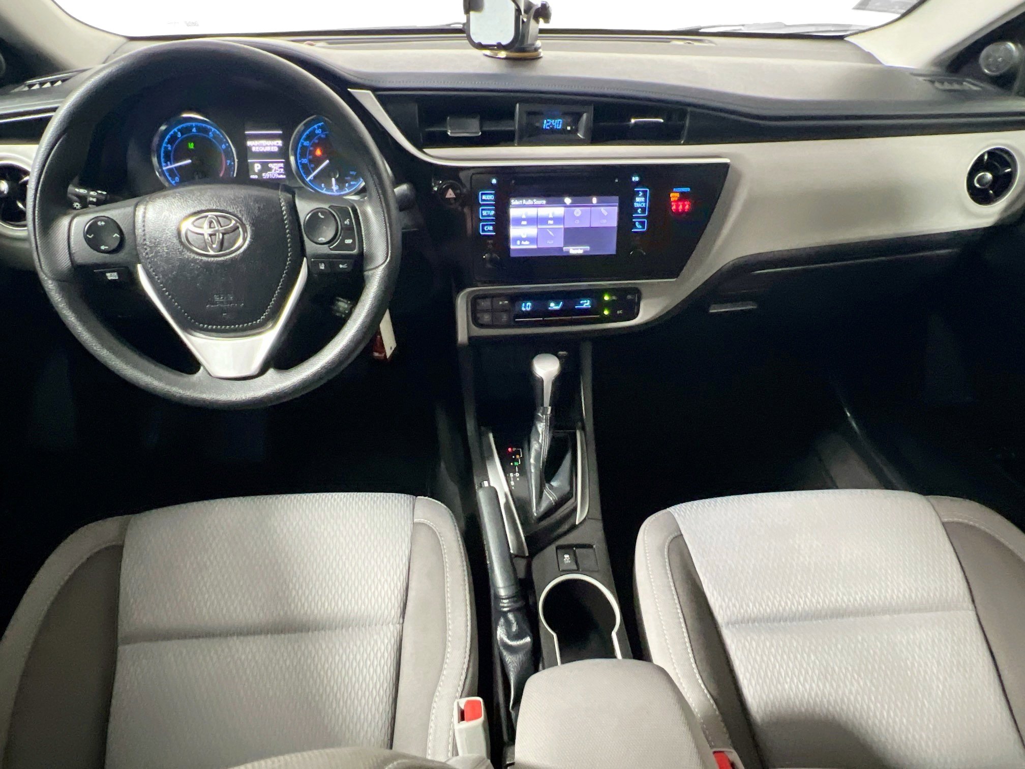 Used 2018 Toyota Corolla LE FWD image 29