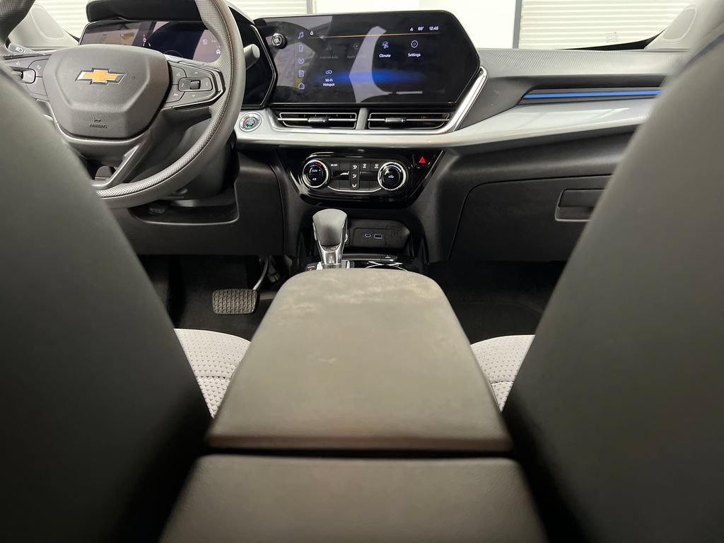 Used 2025 Chevrolet Trax LT FWD image 42