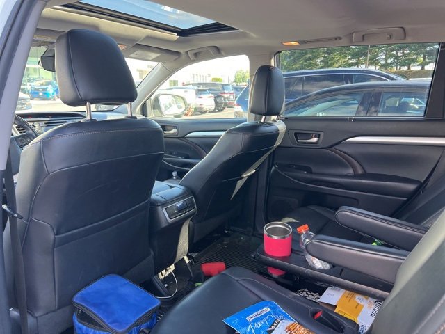 Used 2019 Toyota Highlander XLE w/ Carpet Mat Package (TMS) image 7