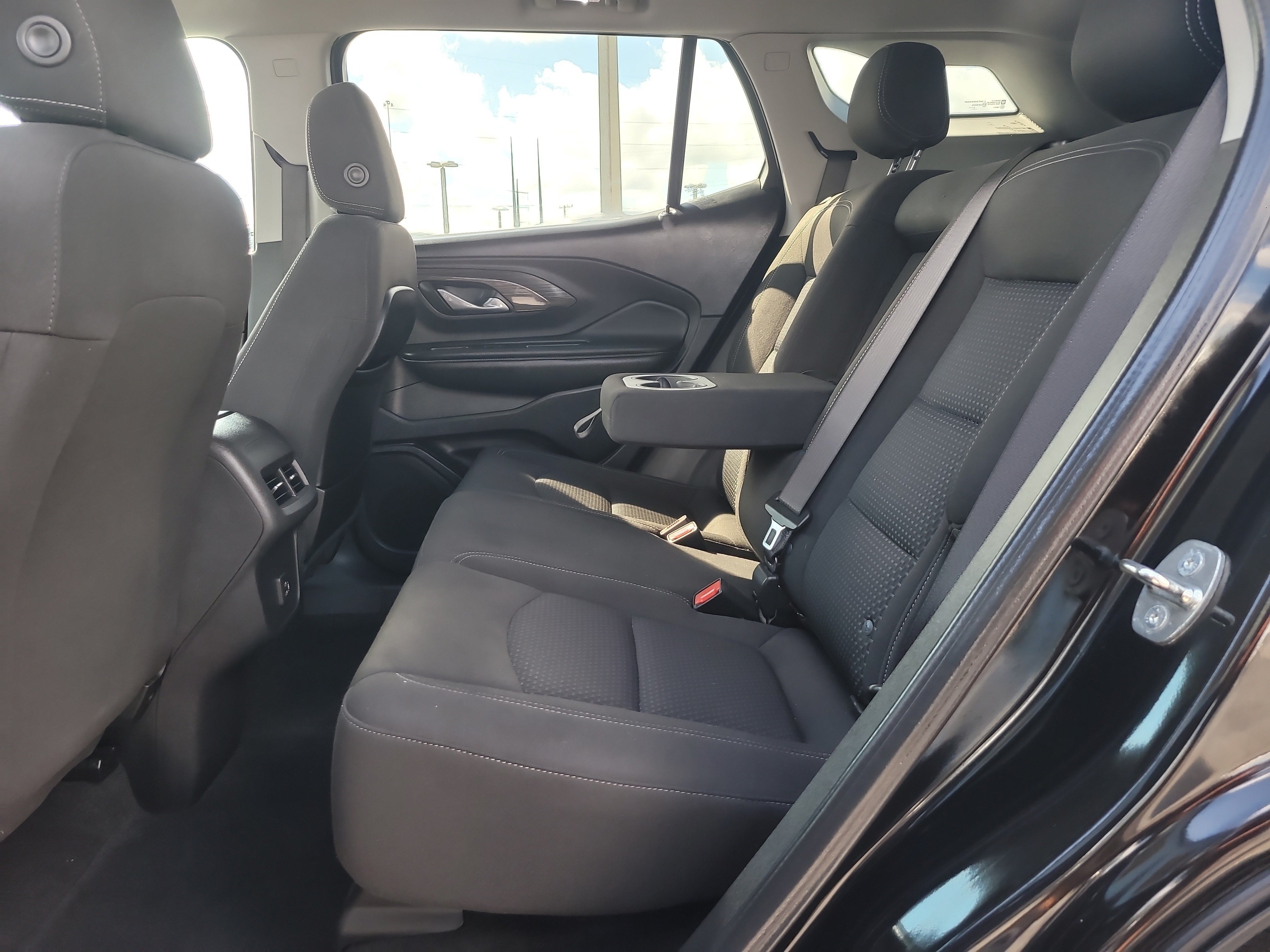 Used 2024 GMC Terrain SLE w/ Driver Convenience Package FWD image 11