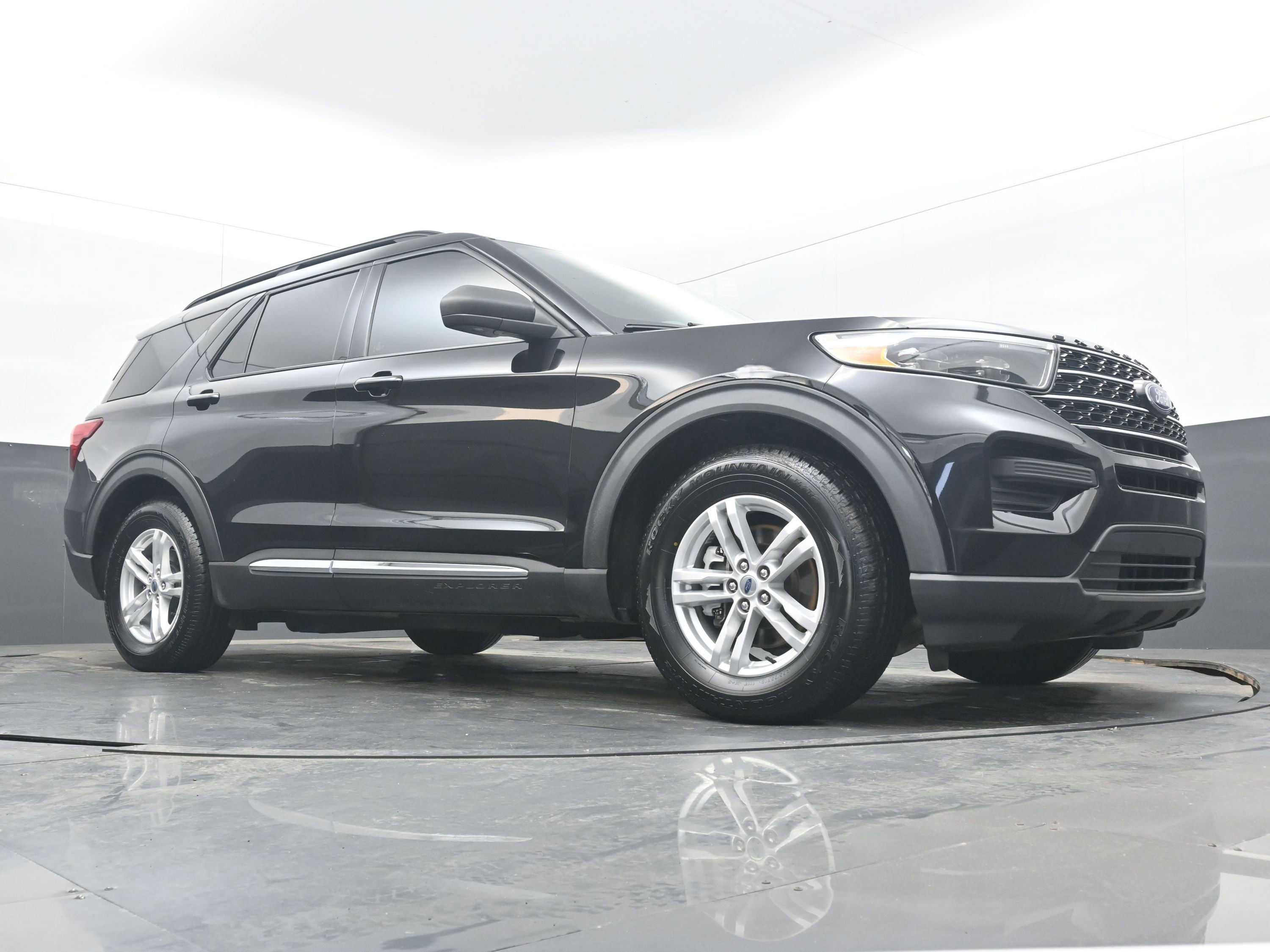 Used 2020 Ford Explorer XLT w/ Class III Trailer Tow Package image 25