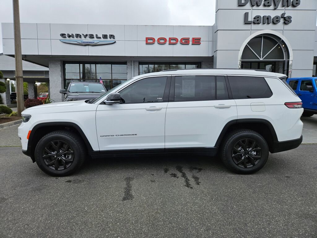Used 2023 Jeep Grand Cherokee L Limited w/ Luxury Tech Group II AWD/4WD image 2